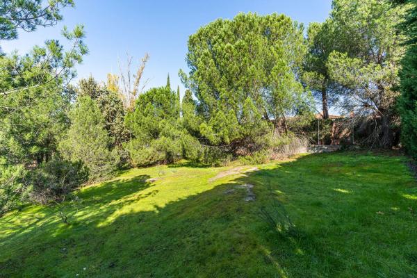 Terreno en avenida de Atenas
