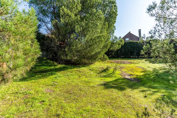 Terreno en avenida de Atenas