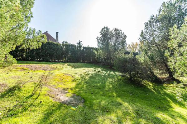 Terreno en avenida de Atenas