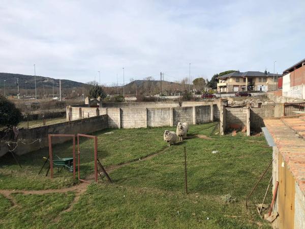 Terreno en calle Cañada