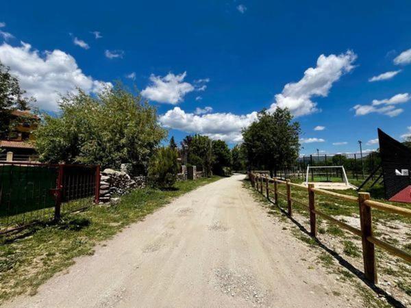 Terreno en calle del Canal de Isabel Ii