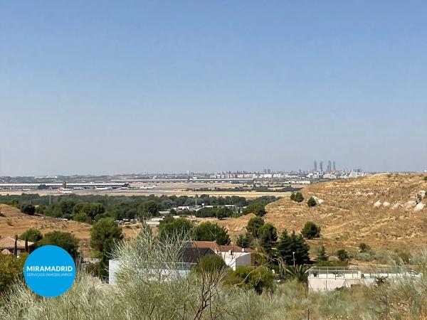 Terreno en calle Flor de Lis