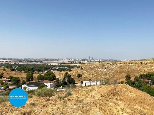 Terreno en calle Flor de Lis