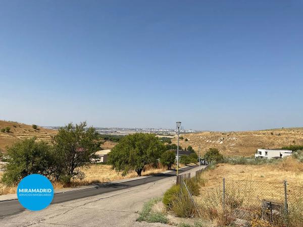 Terreno en calle Flor de Lis