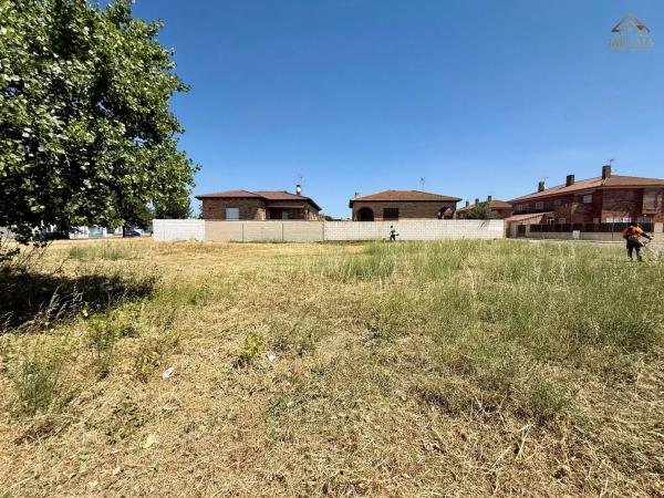 Terreno en calle el Enebro