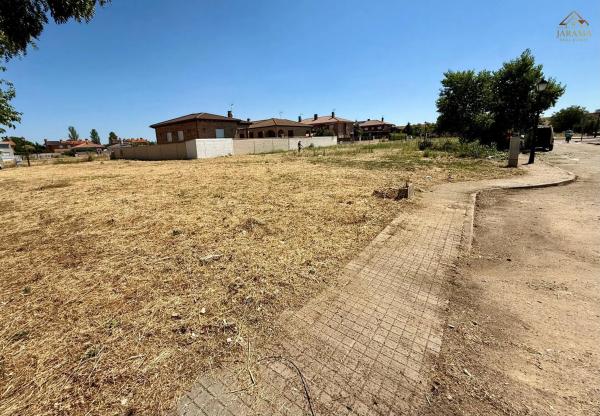 Terreno en calle el Enebro