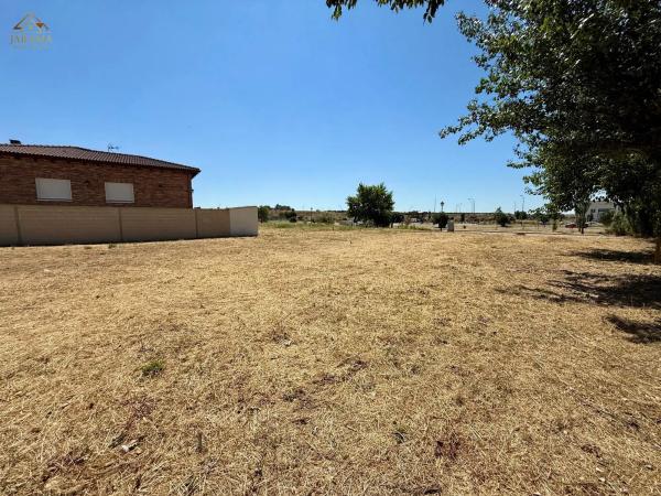 Terreno en calle el Enebro