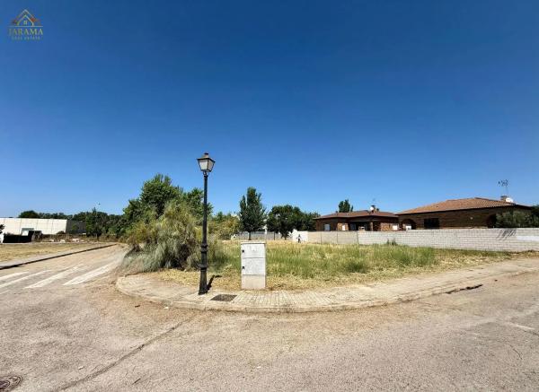 Terreno en calle el Enebro