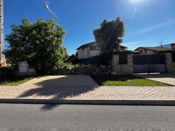Terreno en calle del Canal de Isabel Ii, 14