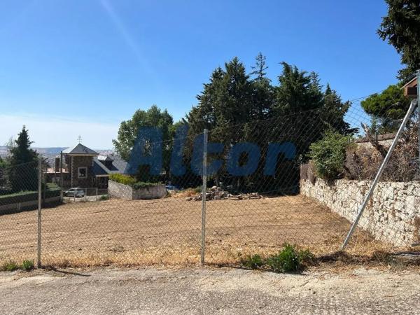 Terreno en calle Santo Tomás