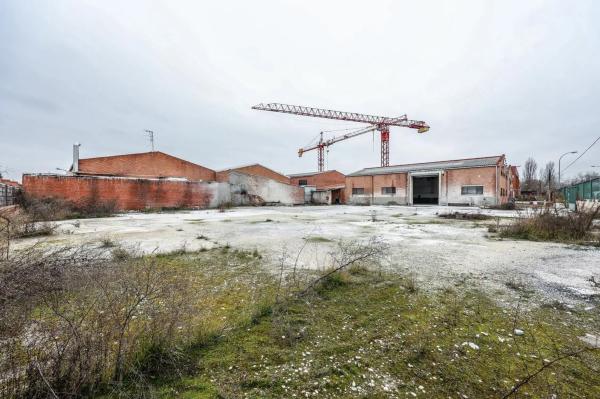 Terreno en calle Jacinto Benavente, 7