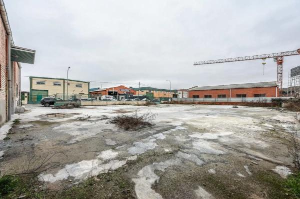 Terreno en calle Jacinto Benavente, 7