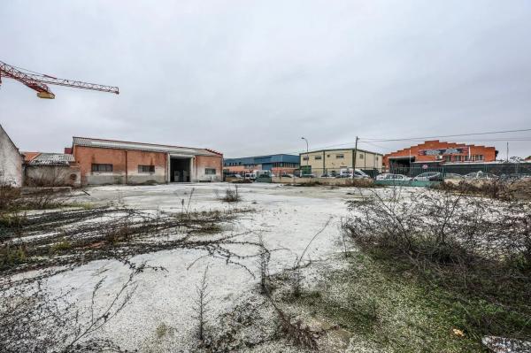 Terreno en calle Jacinto Benavente, 7