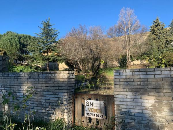 Terreno en calle Peña del Hierro