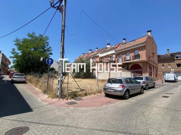 Terreno en calle Santa María de la Cabeza