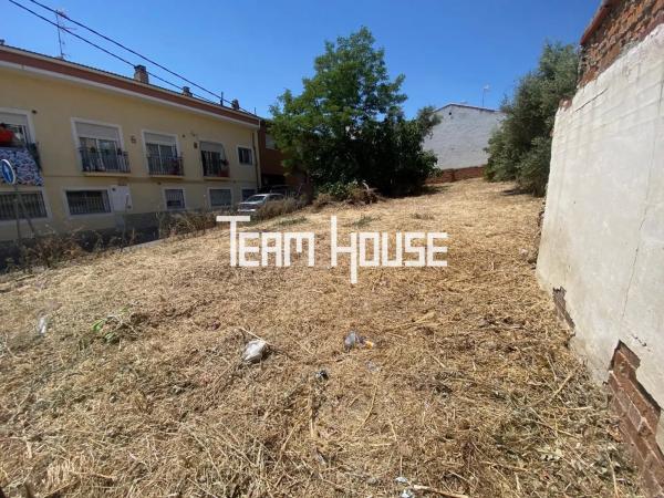 Terreno en calle Santa María de la Cabeza