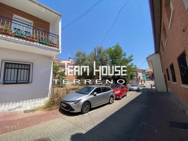 Terreno en calle Santa María de la Cabeza