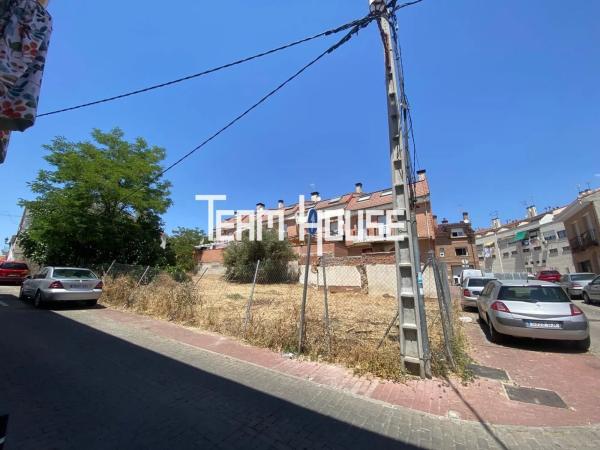 Terreno en calle Santa María de la Cabeza