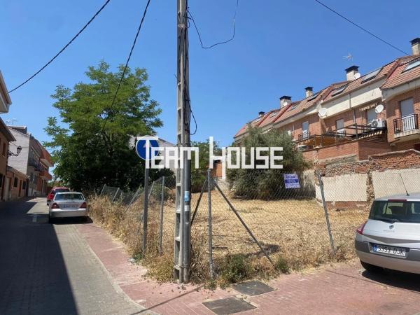 Terreno en calle Santa María de la Cabeza