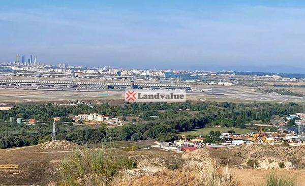 Terreno en avenida Sombra de la Torre
