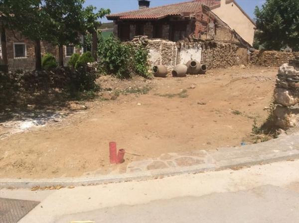 Terreno en calle del Peral, 2