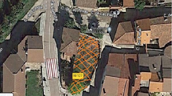 Terreno en calle del Peral, 2