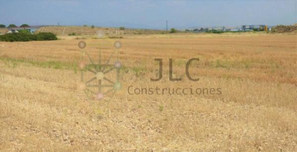 Terreno en calle Alberto Mariano Huéscar