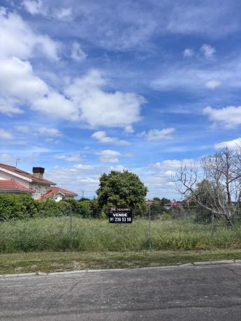 Terreno en calle Aneto, 26