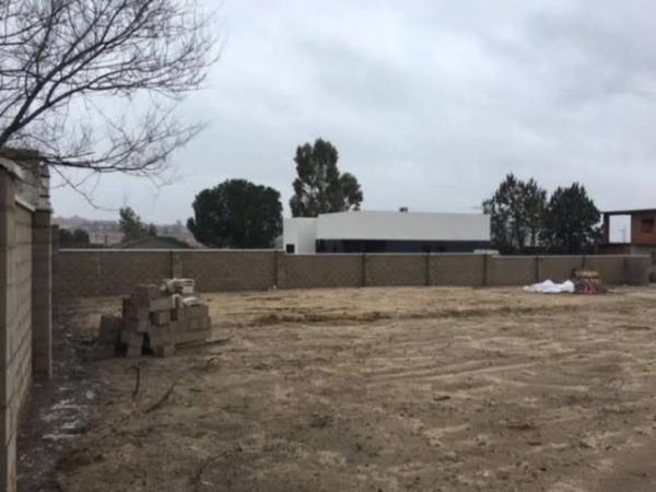 Terreno en calle de la Virgen de Mairena