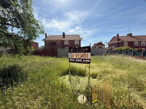 Terreno en calle de las Rosas