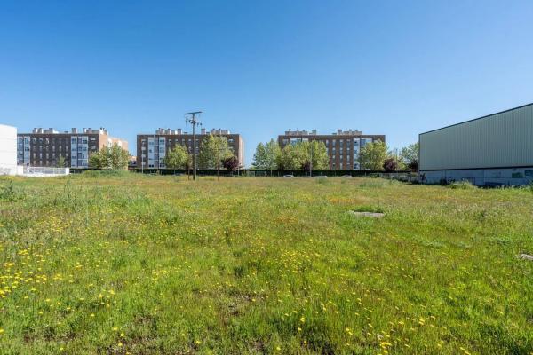 Terreno en calle Federica Montseny