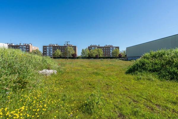 Terreno en calle Federica Montseny