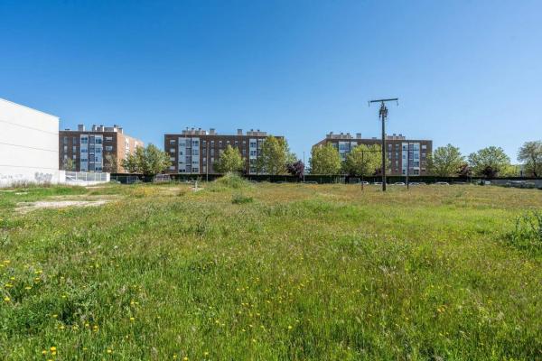 Terreno en calle Federica Montseny
