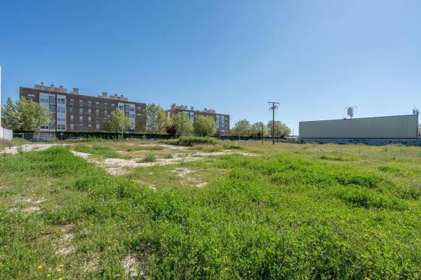 Terreno en calle Federica Montseny