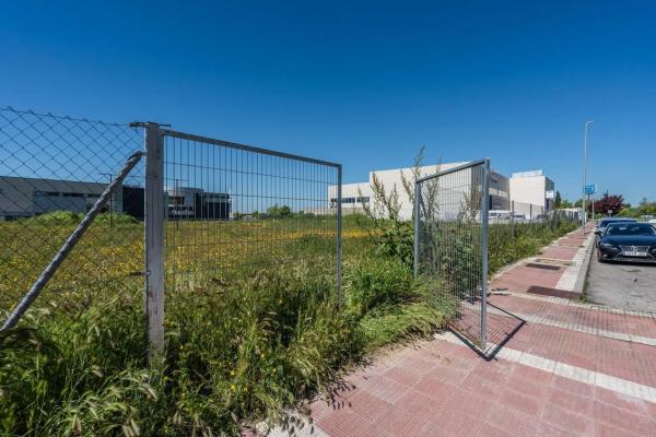 Terreno en calle Federica Montseny