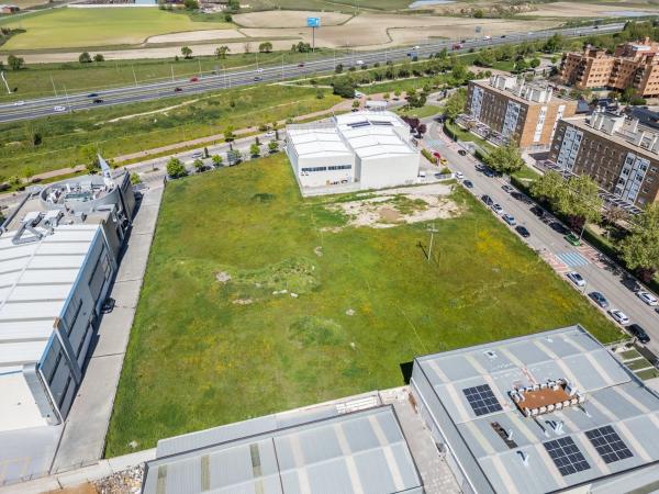 Terreno en calle Federica Montseny, 13