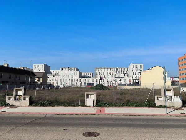 Terreno en calle Julio González, 8