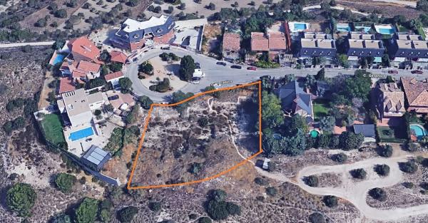 Terreno en calle Geranios