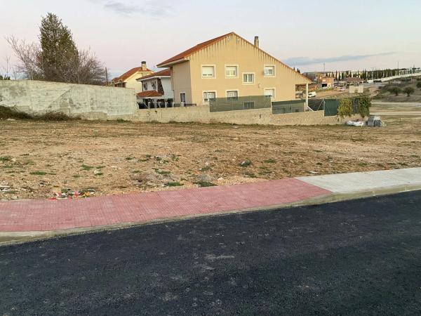 Terreno en calle Dublín, 19