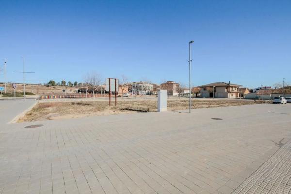 Terreno en calle Joan Maragall, 2 -4-6