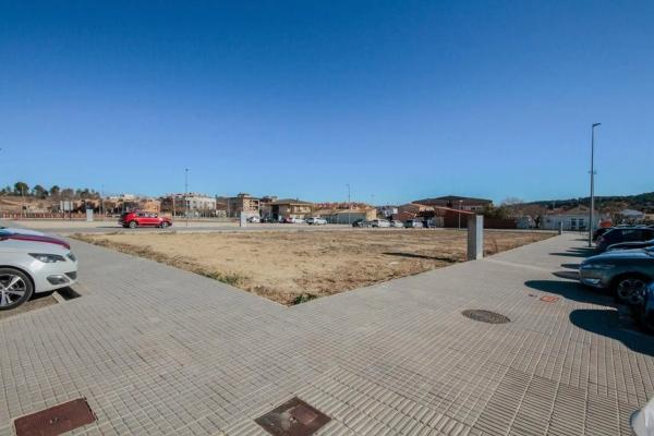 Terreno en calle Joan Maragall, 2 -4-6