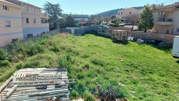 Terreno en calle de Sant Sadurní