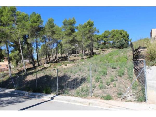 Terreno en calle Montserrat