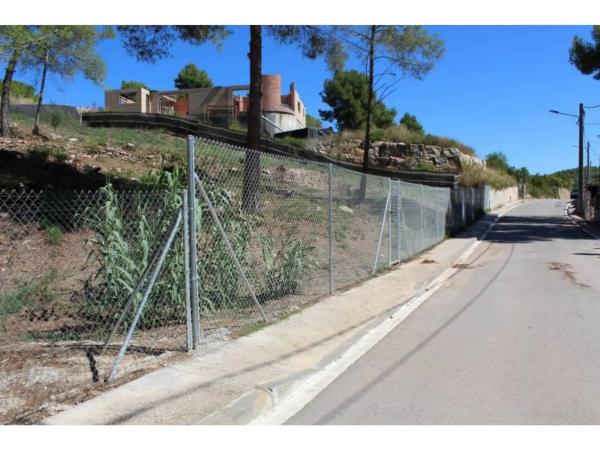 Terreno en calle Montserrat