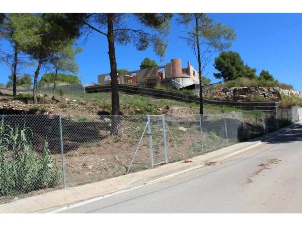 Terreno en calle Montserrat