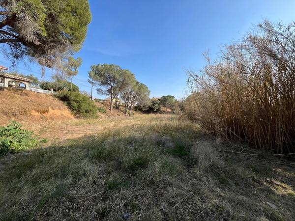 Terreno en calle Corona Australis, 11