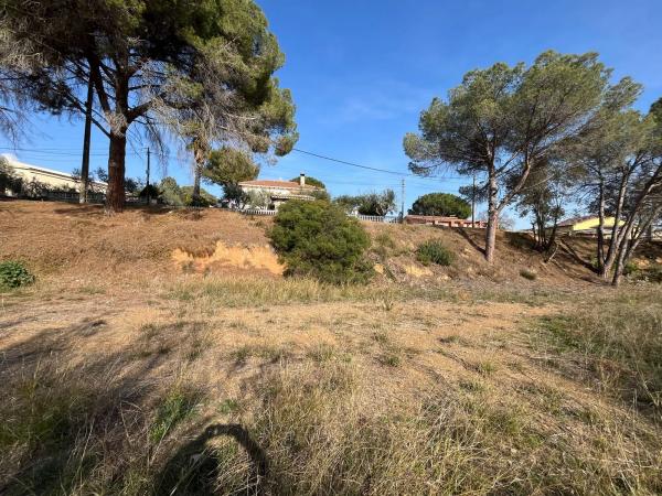 Terreno en calle Corona Australis, 9