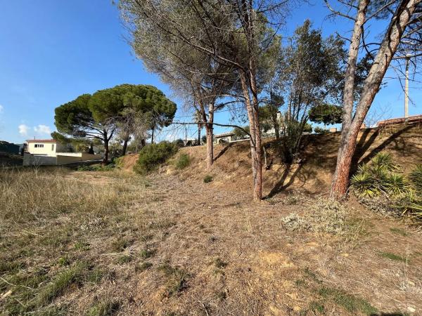 Terreno en calle Corona Australis, 9