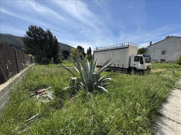 Terreno en calle Torre Baixa