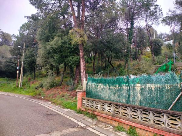 Terreno en calle Llessami